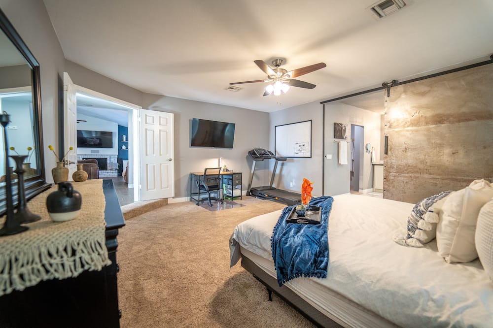 Photo of Bedroom in North Center Revitalization Association