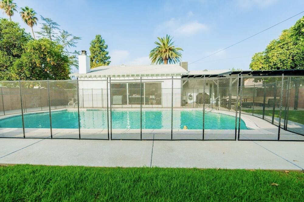 Photo of Outdoor in Canoga Park