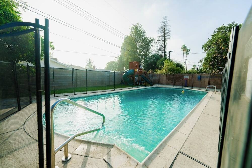 Photo of Outdoor in Canoga Park