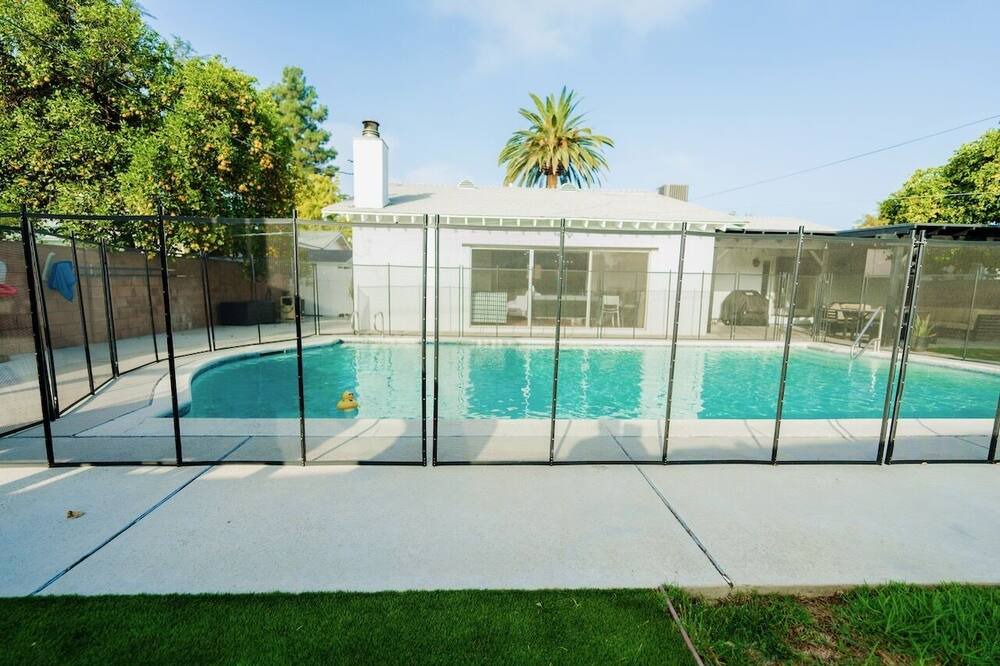 Photo of Outdoor in Canoga Park