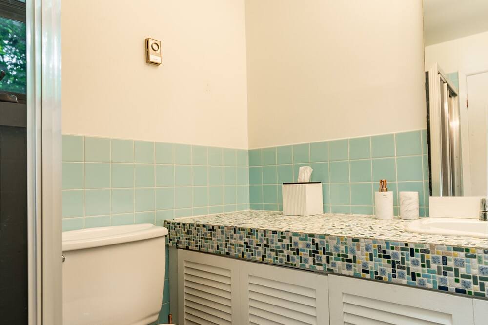 Photo of Bathroom in Dysart et al
