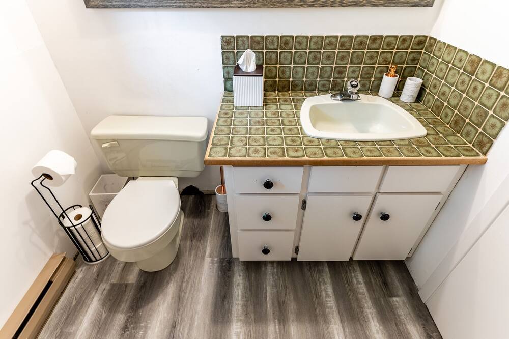 Photo of Bathroom in Dysart et al