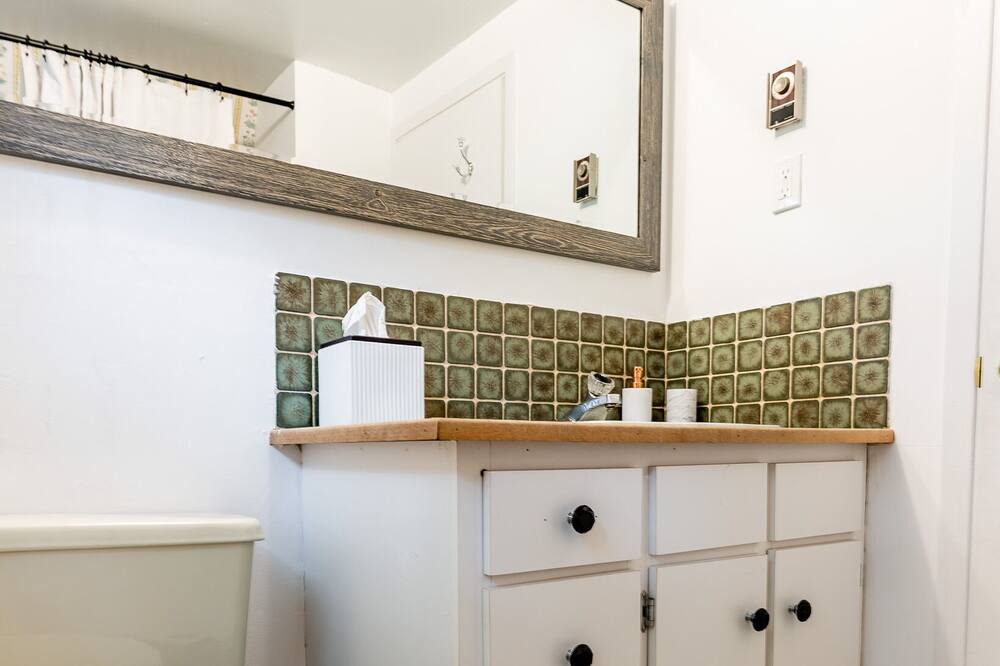 Photo of Bathroom in Dysart et al