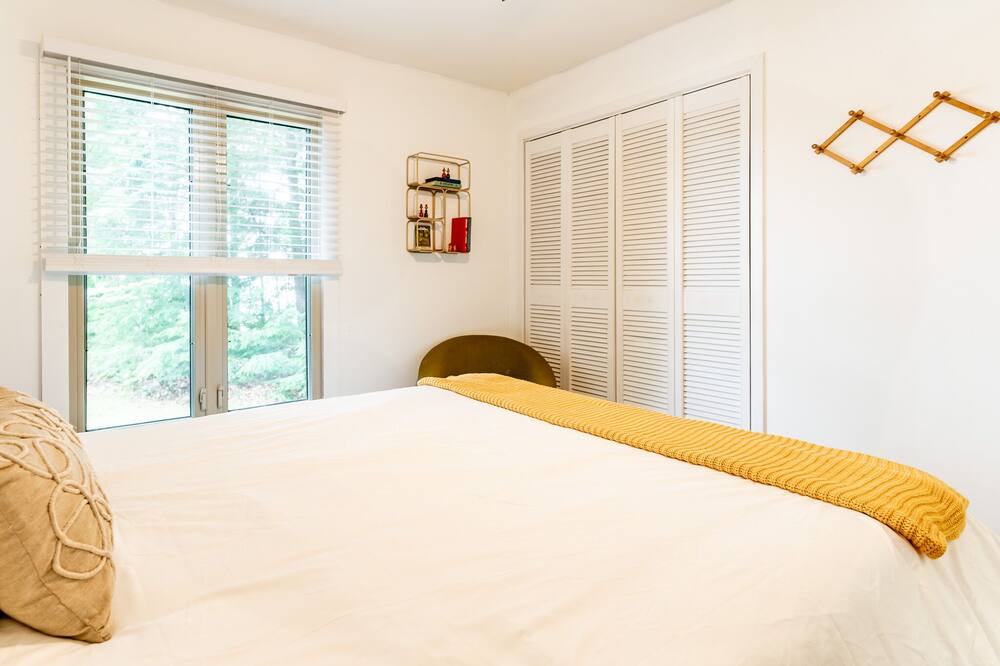 Photo of Bedroom in Dysart et al