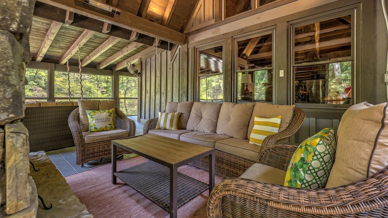 Photo of Patio Balcony in McCaysville