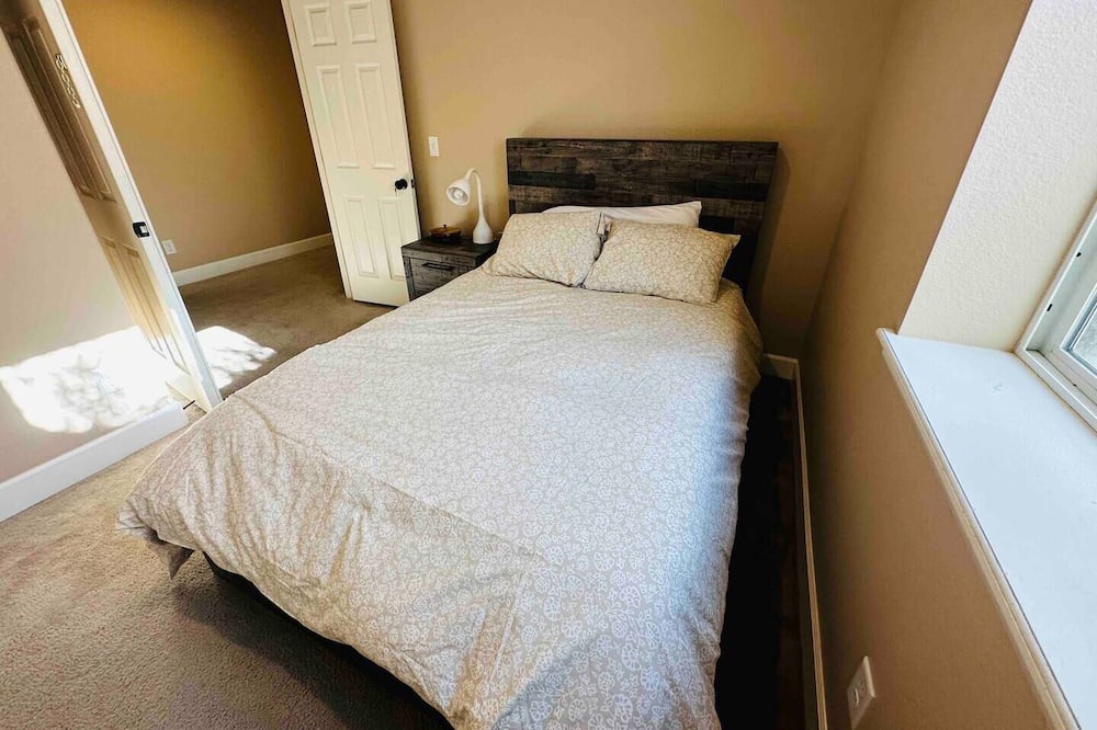 Photo of Bedroom in Aurora