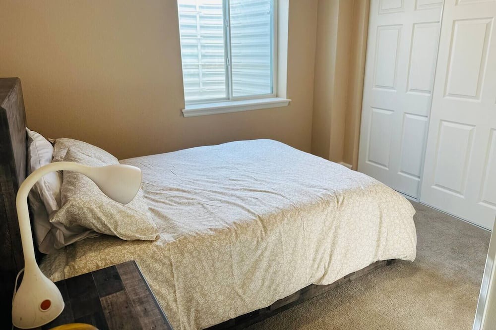 Photo of Bedroom in Aurora