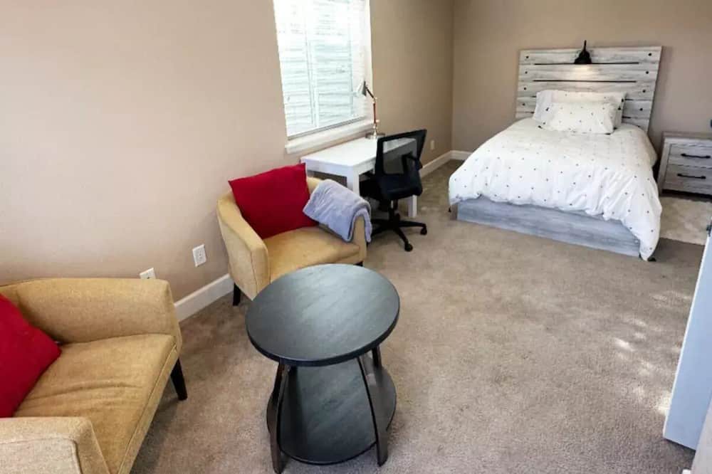 Photo of Bedroom in Aurora