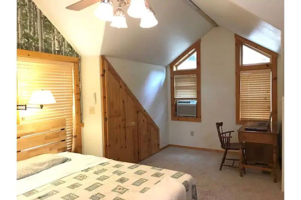 Photo of Bedroom in Loyalton