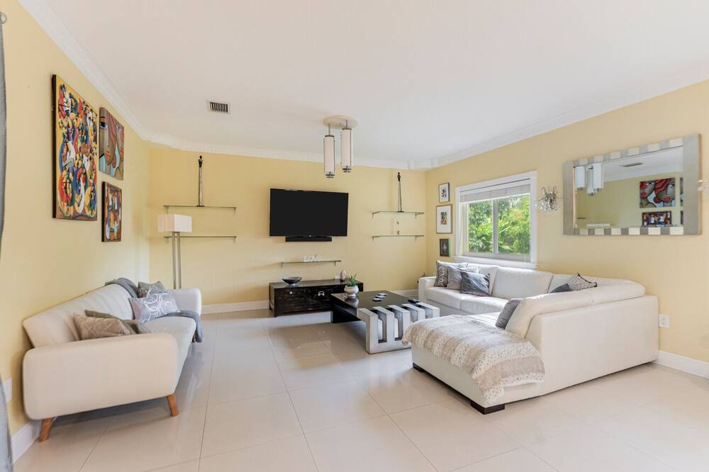 Photo of Livingroom in Southwest Ranches
