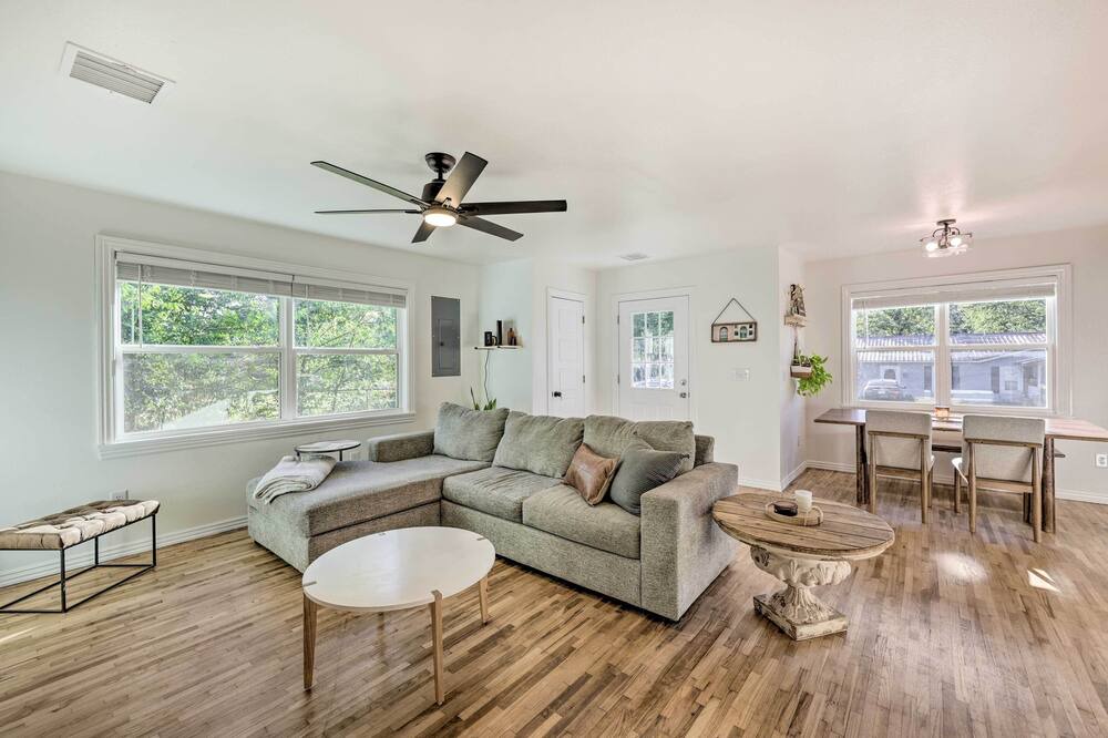 Photo of Livingroom in Jay