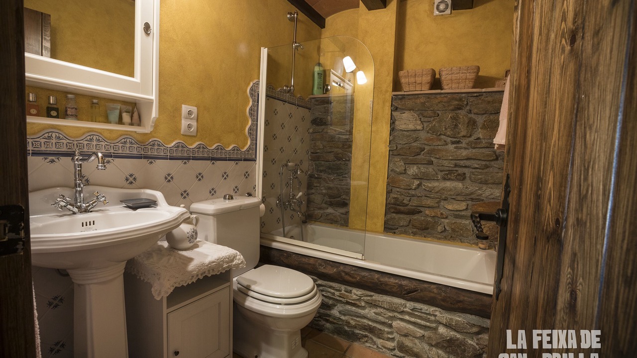 Photo of Bathroom in Llavorsi