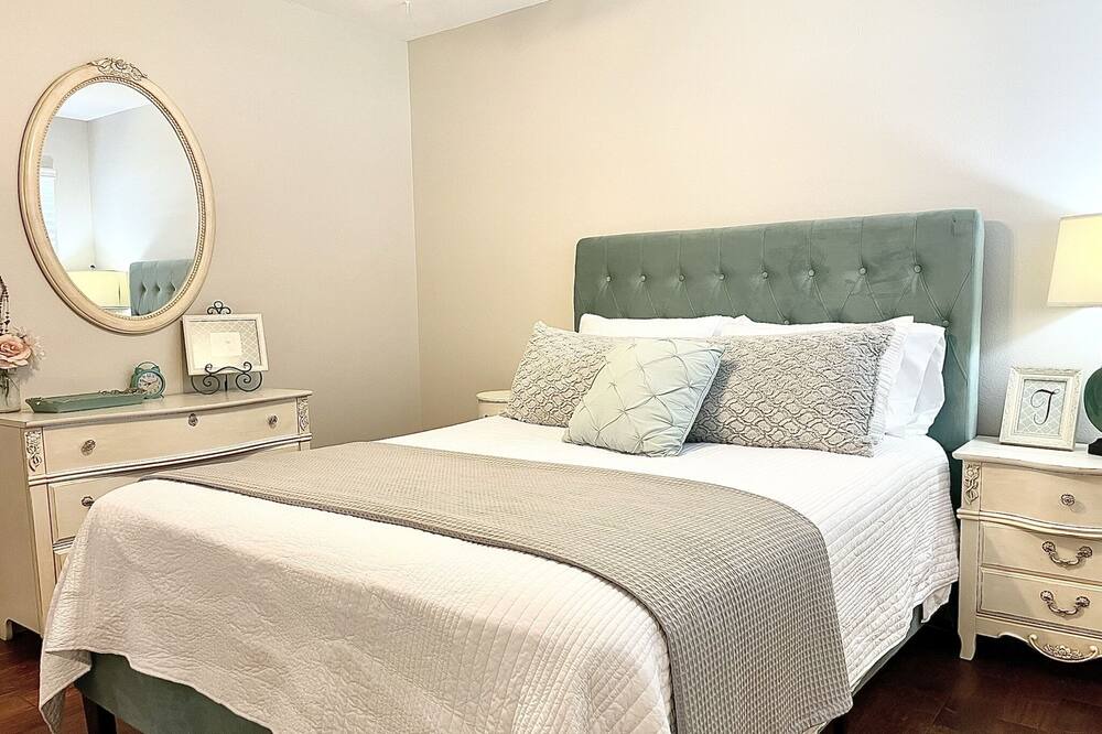 Photo of Bedroom in Prairie Creek