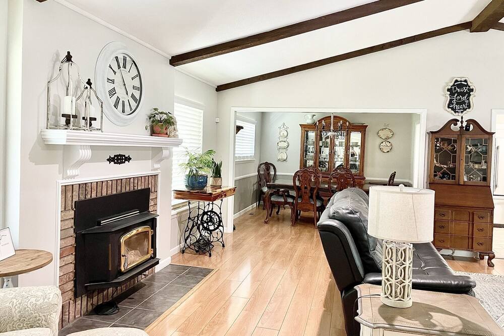 Photo of Livingroom in Prairie Creek