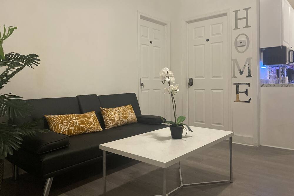 Photo of Livingroom in Englewood