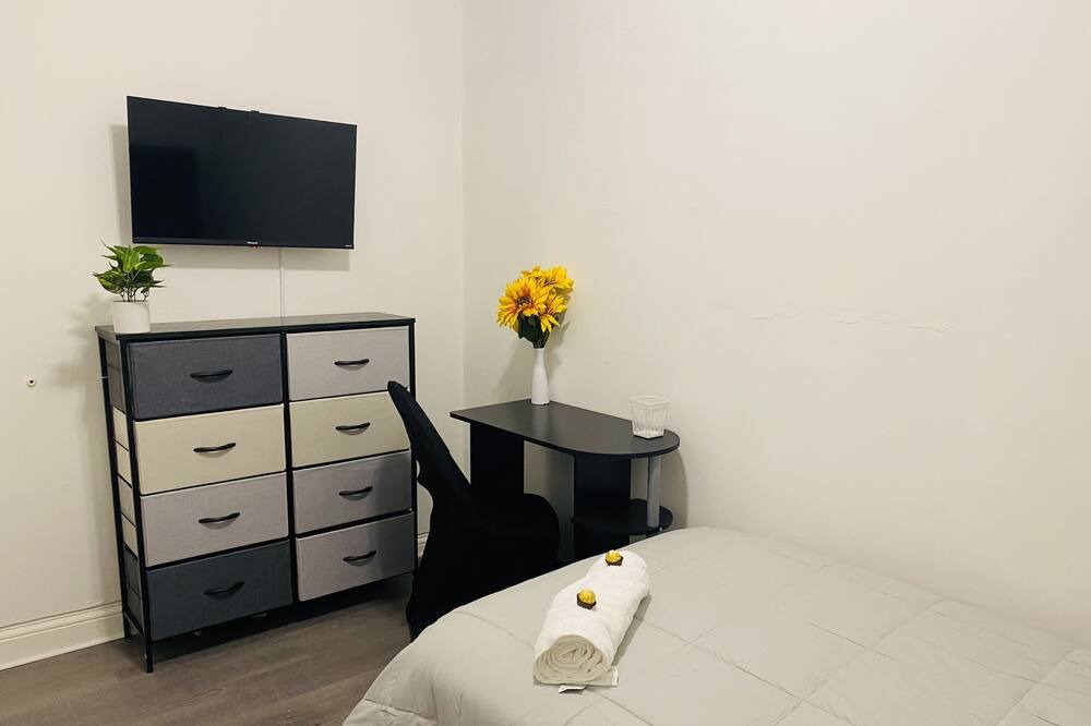 Photo of Bedroom in Englewood