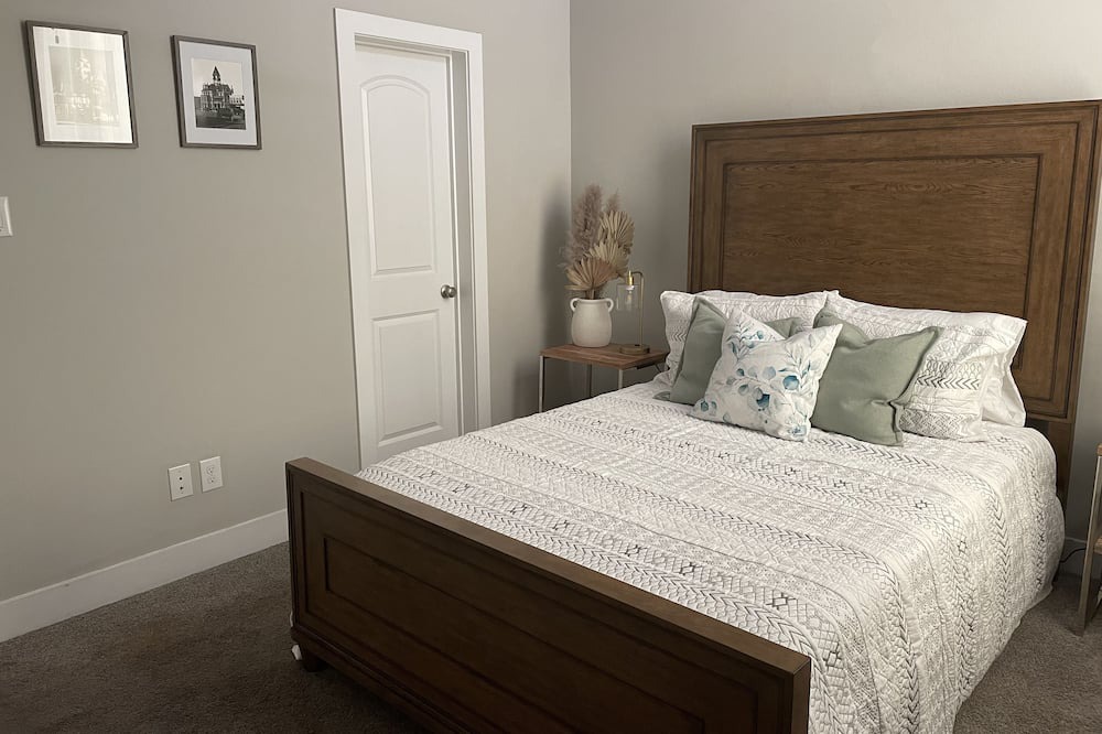 Photo of Bedroom in Sulphur Springs