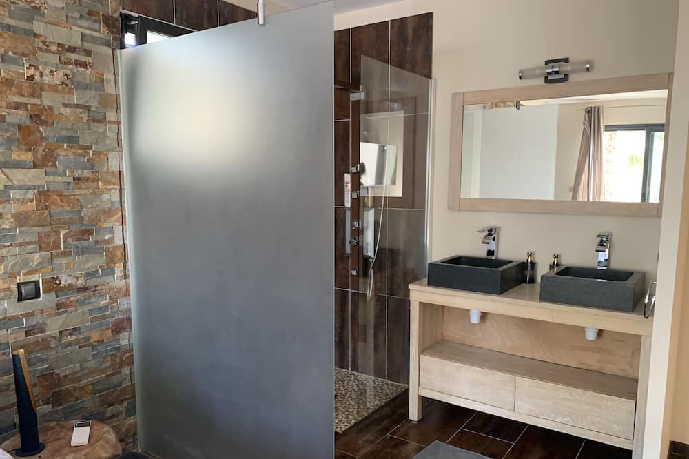 Photo of Bathroom in Juvignac