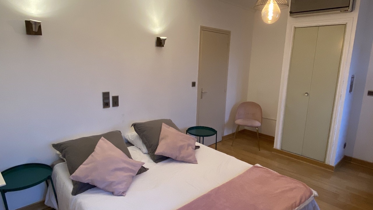 Photo of Bedroom in Pont-Saint-Esprit