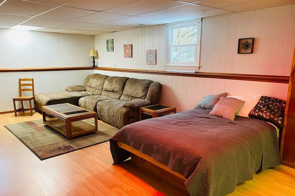 Photo of Bedroom in Lee