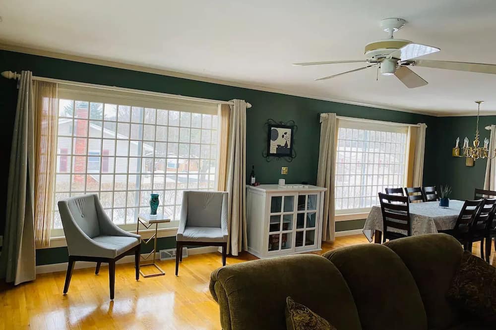 Photo of Livingroom in Lee