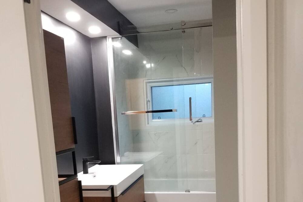 Photo of Bathroom in Laval