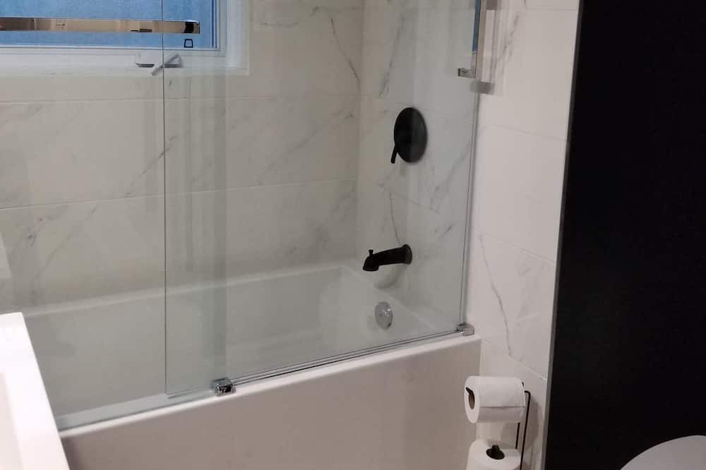 Photo of Bathroom in Laval