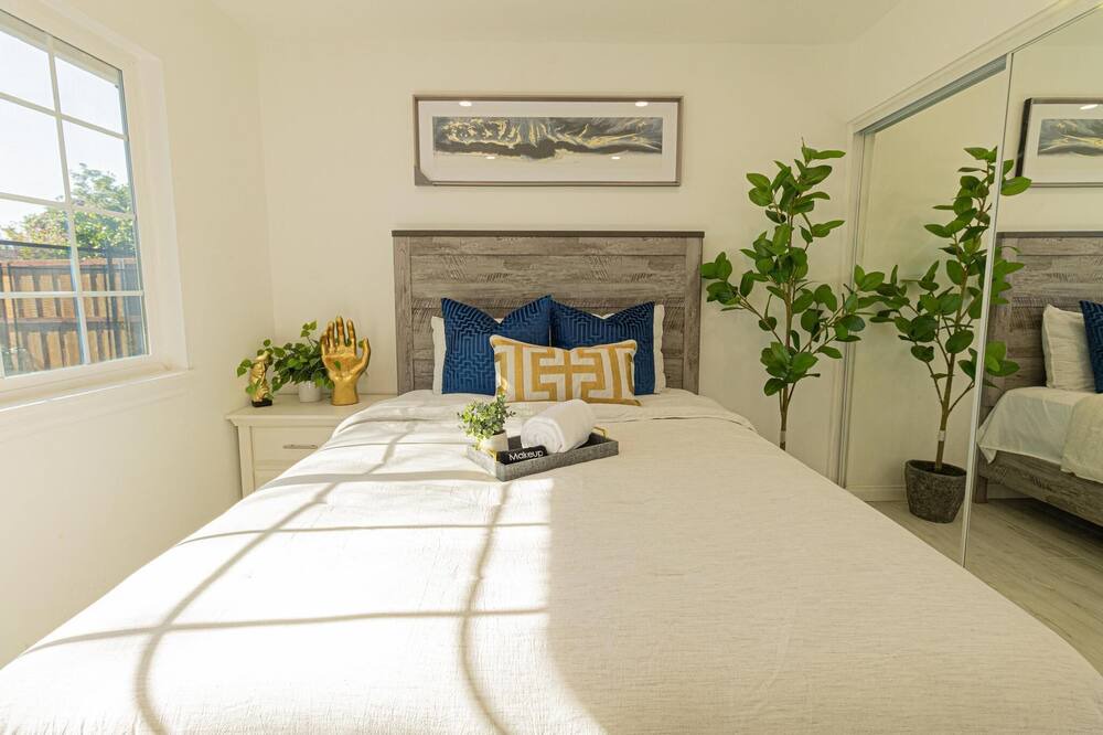 Photo of Bedroom in North Valley