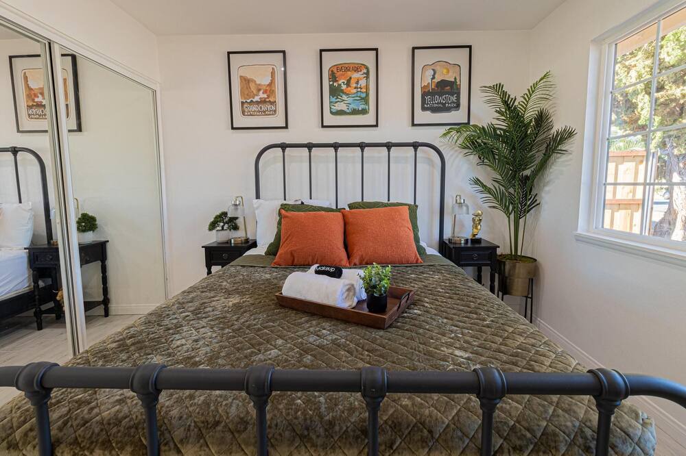 Photo of Bedroom in North Valley