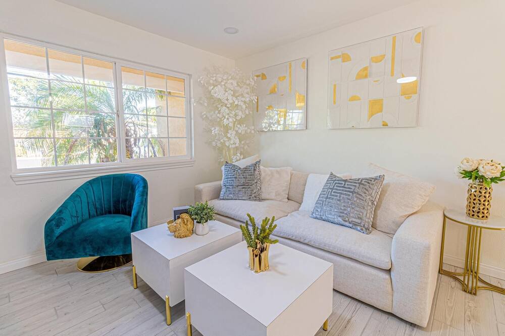 Photo of Livingroom in North Valley