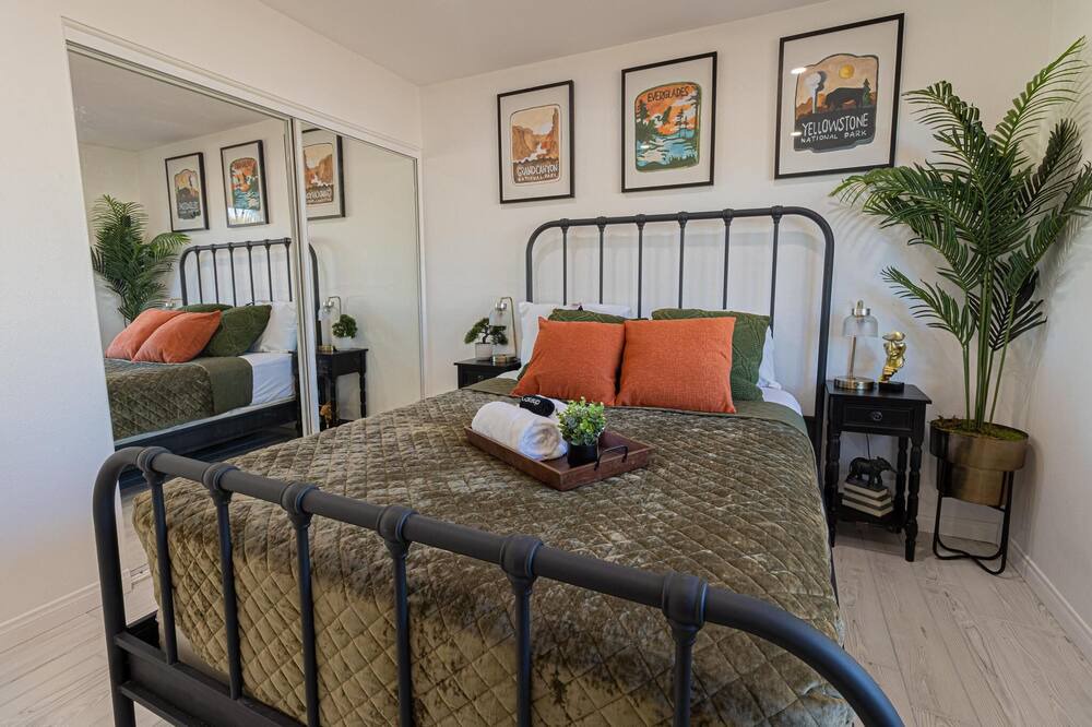Photo of Bedroom in North Valley
