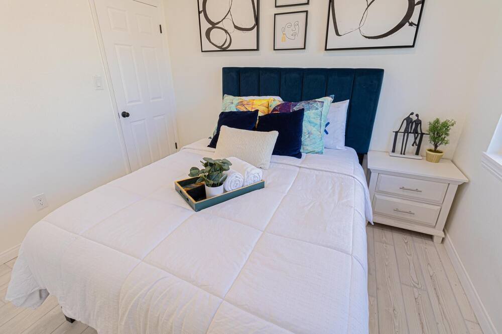 Photo of Bedroom in North Valley