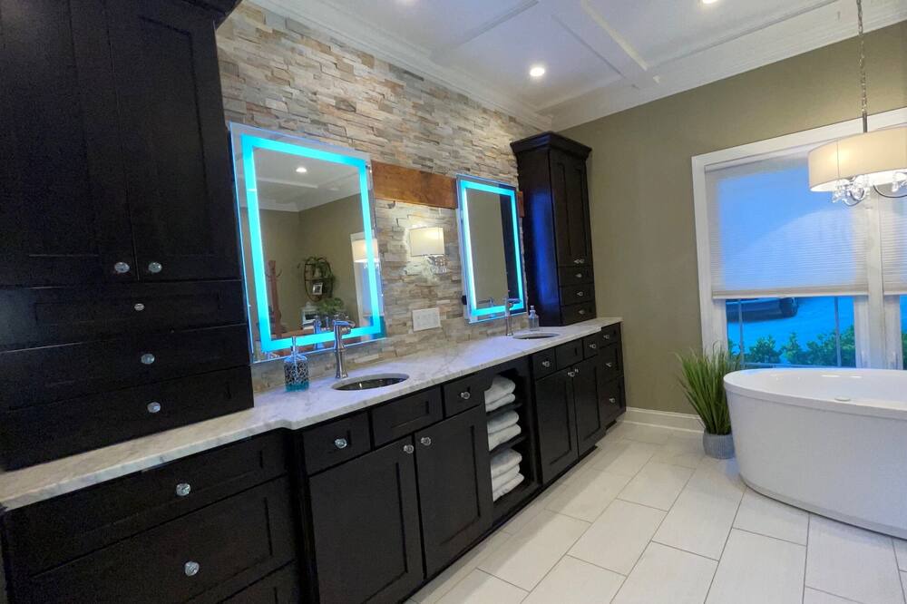 Photo of Bathroom in Hickory