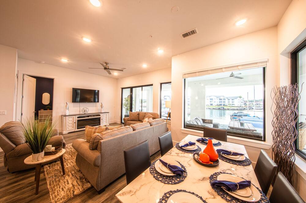 Photo of Livingroom in Montgomery