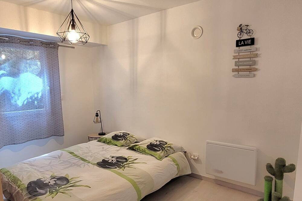 Photo of Bedroom in Neoules