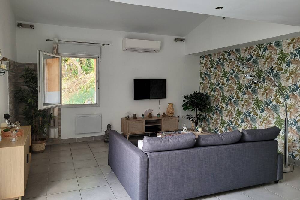 Photo of Livingroom in Neoules