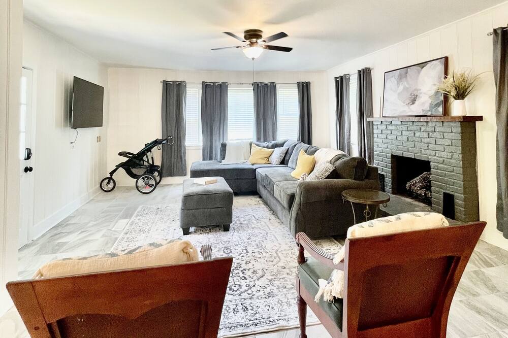 Photo of Bedroom in Midtown