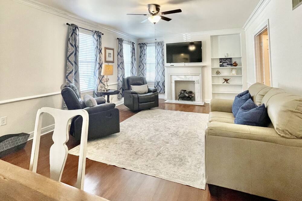 Photo of Bedroom in Midtown