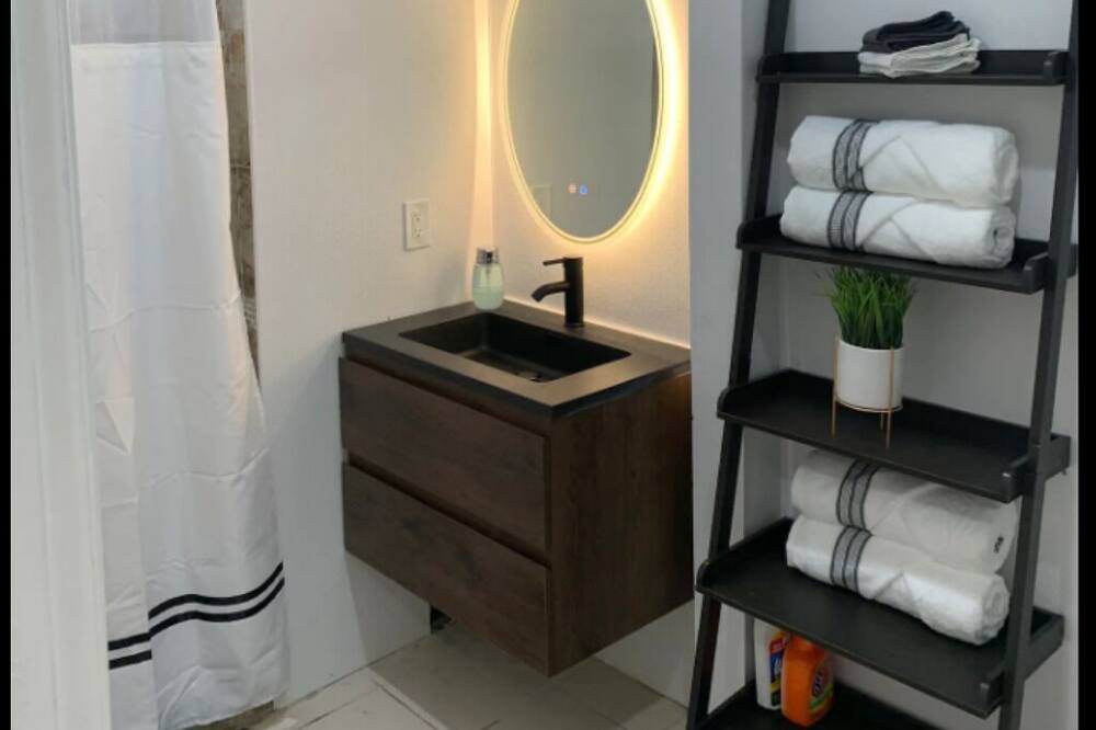 Photo of Bathroom in Cardozo
