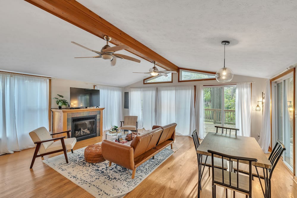 Photo of Livingroom in Fishers Hill