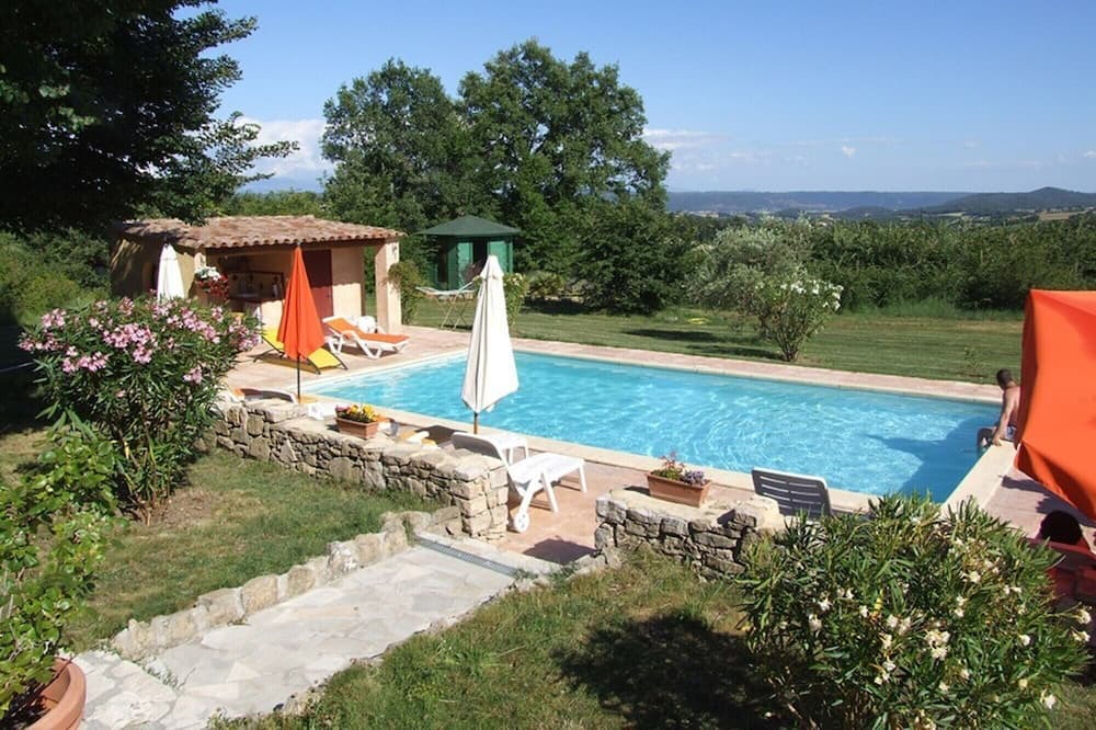 Photo of Outdoor in Pierrerue