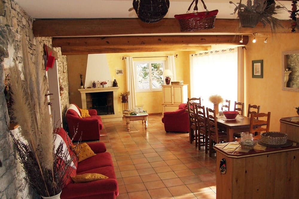 Photo of Livingroom in Pierrerue