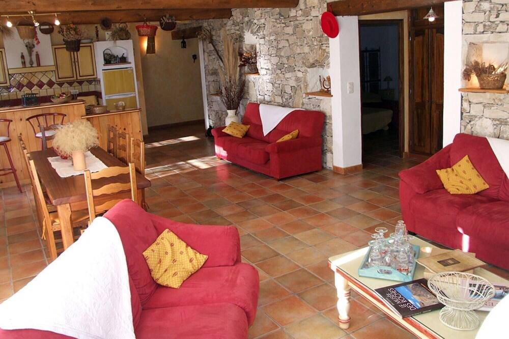Photo of Livingroom in Pierrerue
