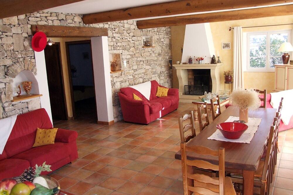 Photo of Livingroom in Pierrerue