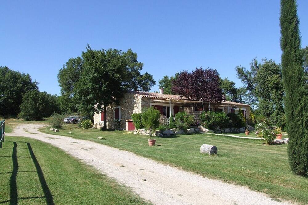 Photo of Outdoor in Pierrerue