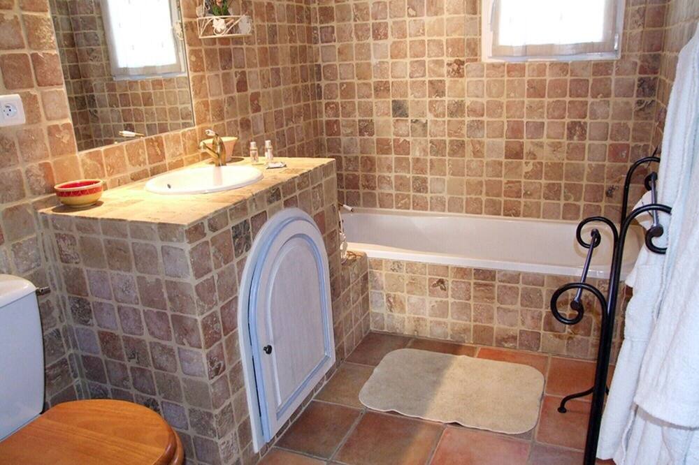 Photo of Bathroom in Pierrerue