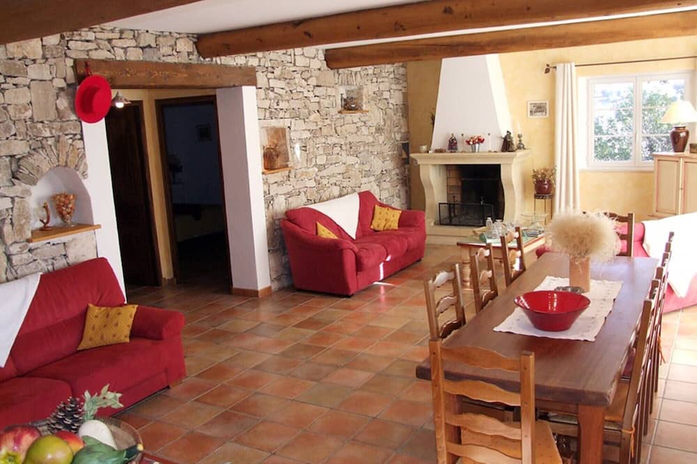 Photo of Livingroom in Pierrerue