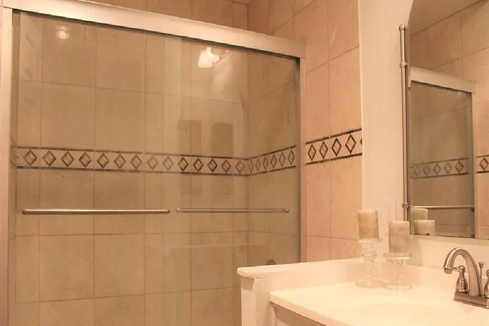 Photo of Bathroom in Brookshire