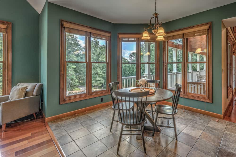 Photo of Livingroom in Blue Ridge