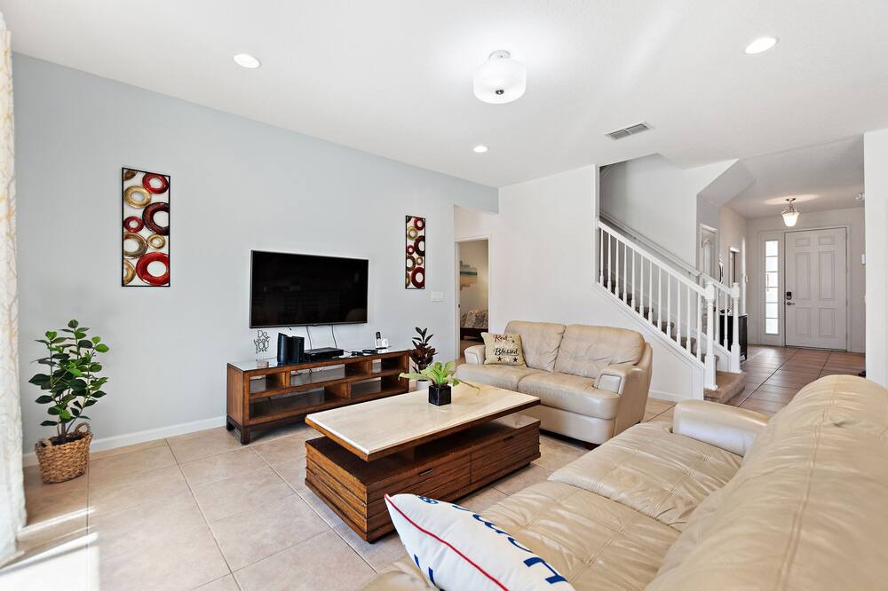 Photo of Livingroom in Sunridge Woods